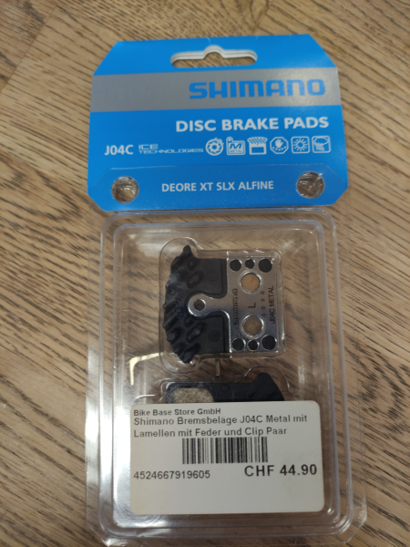 Shimano Bremsbeläge J04C Metal mit Lamellen mit Feder und Clip Paar Blister